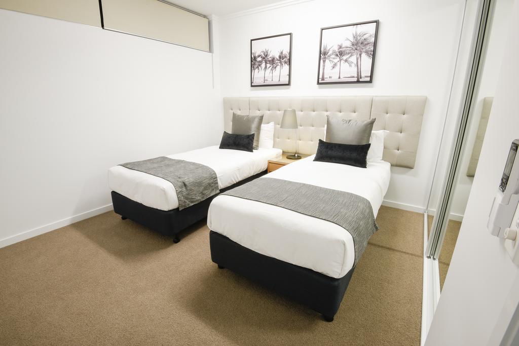 Pacific Sands Apartments Mackay Bagian luar foto