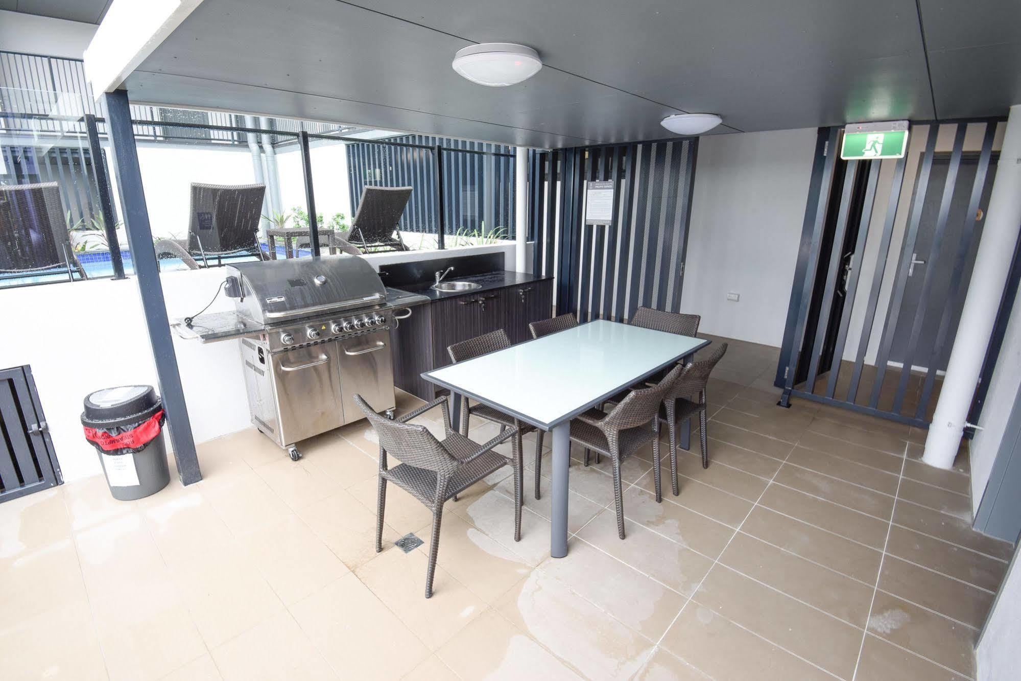 Pacific Sands Apartments Mackay Bagian luar foto